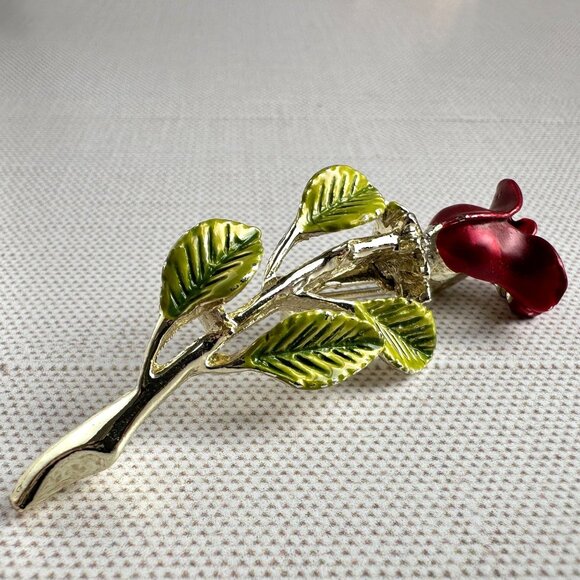 Red Rose Enamel Brooch Pin Gold Tone With Green Leaf Accents Vintage - Picture 1 of 10